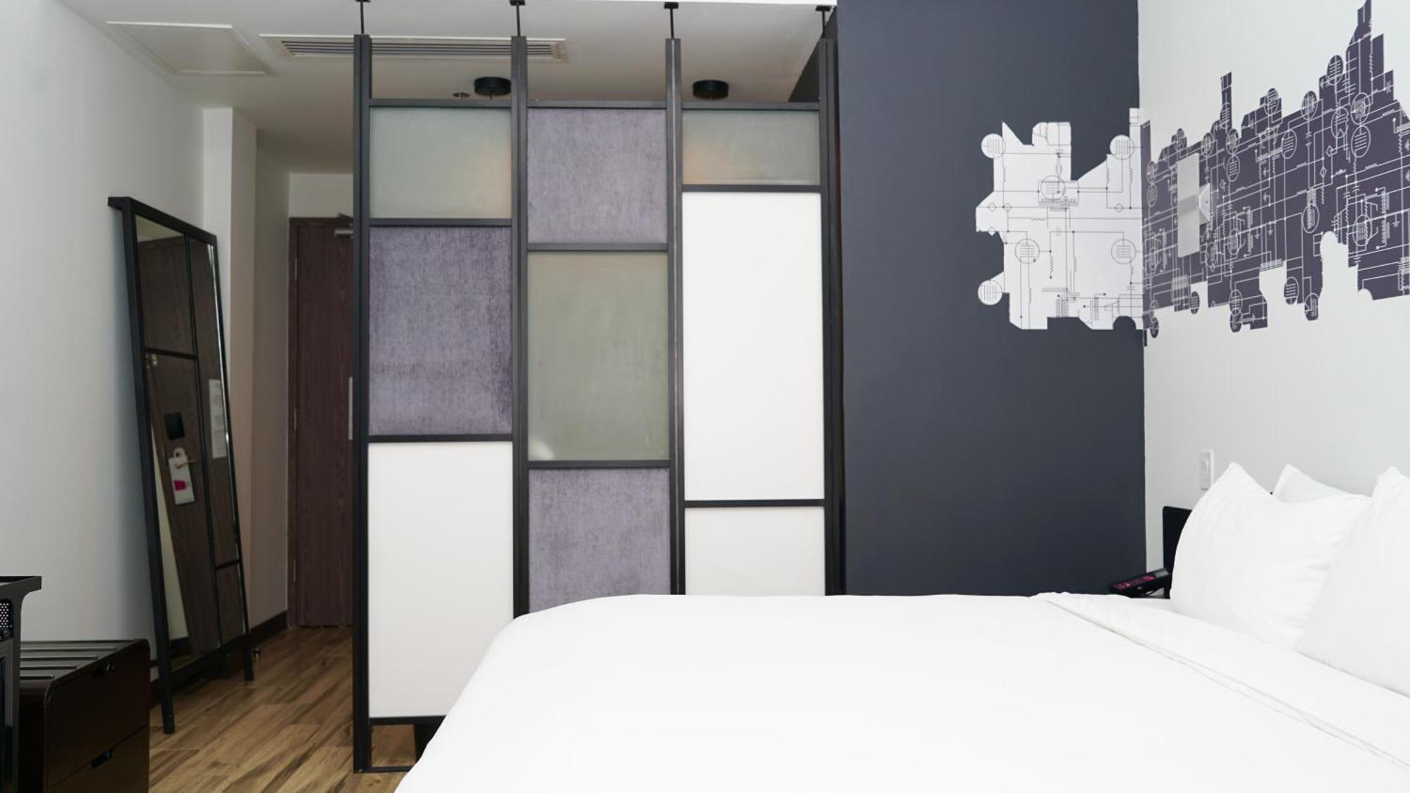 Aloft King Room